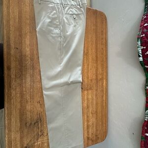 Dockers Men's Light Khaki Chinos